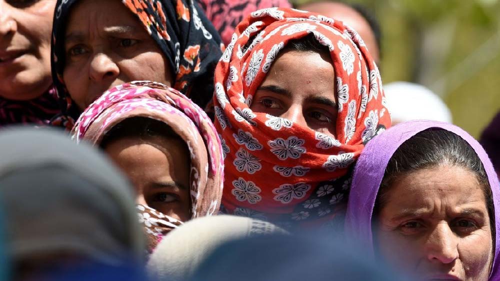 ভোটার তালিকায় নাম তোলার জন্য এখন চারটি তারিখ দেওয়া হয় নির্বাচন কমিশনের তরফে। ১ জানুয়ারি, ১ এপ্রিল, ১ জুলাই, ১ অক্টোবর। জম্মু-কাশ্মীরে শেষ বার ভোটার তালিকায় নাম তোলার প্রক্রিয়া চলে ২০১৯ সালে। জম্মু-কাশ্মীরের নির্বাচন কমিশনের তথ্য বলছে, গত তিন বছরে ২০ থেকে ২৫ লক্ষ নতুন ভোটার তৈরি হয়েছে।