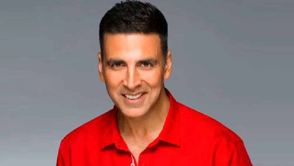 তিন খান যখন চুটিয়ে একের পর এক সুপার-ডুপার হিট ছবি বক্স অফিসে উপহার দিচ্ছেন, তখন নিজস্ব কেরামতিতে সিনে মহলে আলাদা ছাপ তৈরি করেছেন অক্ষয়। 