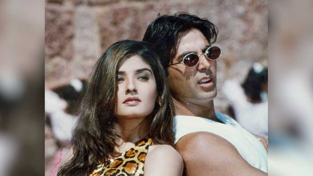 বলিউডে অক্ষয় কুমারের প্রেম কাহিনিও চর্চার কেন্দ্রবিন্দুতে ছিল। ‘মোহরা’ মুক্তির সময় রবিনা ট্যান্ডনের সঙ্গে অক্ষয়ের রসায়ন আলোড়ন ফেলে দিয়েছিল। যদিও এ নিয়ে কখনই সে ভাবে মুখ খোলেননি সুপারস্টার। 