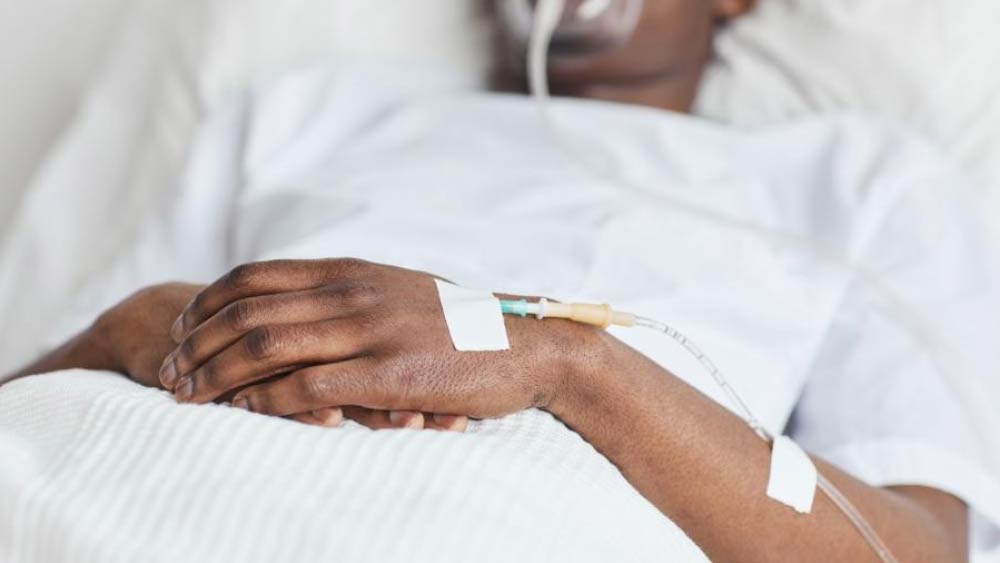 পুলিশ জানিয়েছে, যুবকের শারীরিক অবস্থা আশঙ্কাজনক। আপাতত লখনউয়ের এক হাসপাতালে তাঁকে রেফার করা হয়েছে। সেখানেই ওই যুবক চিকিৎসাধীন।