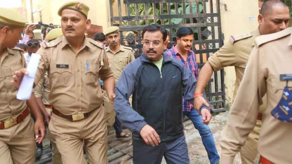 যে তিন কৃষি আইন প্রত্যাহারের দাবিতে দেশের বিভিন্ন রাজ্যের মতো লখিমপুরেও কৃষকদের আন্দোলন চলছিল, তা গত নভেম্বরে প্রত্যাহার করে নিয়েছে কেন্দ্রীয় সরকার। তার আগে অবশ্য বিস্তর টানাপড়েনের পর জেলে যেতে হয়েছিল আশিসকে।