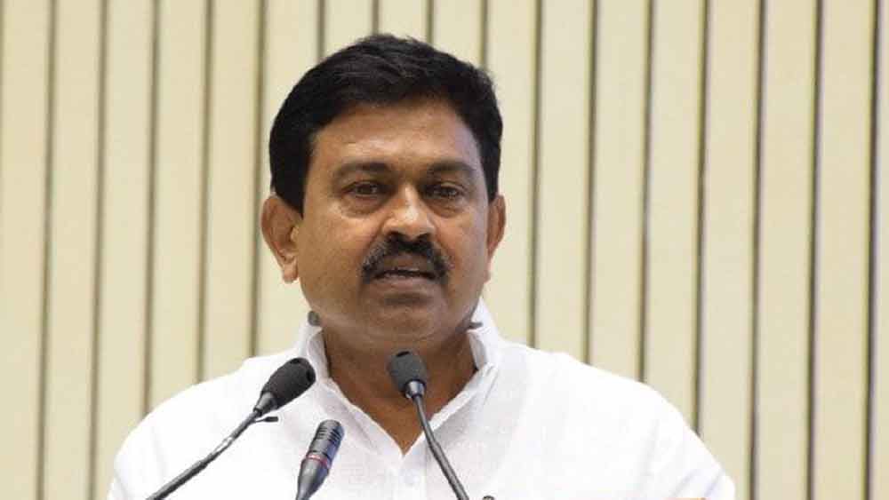 আশিস এবং তাঁর এক সঙ্গীর বিরুদ্ধে কৃষকদের লক্ষ্য করে গুলিচালনার অভিযোগও উঠেছিল, যদিও মন্ত্রী অজয়ের দাবি, ঘটনার সময় ওই গাড়িতে ছিলেন না আশিস। গত ৯ অক্টোবর আশিসকে গ্রেফতার করে উত্তরপ্রদেশ পুলিশ। কয়েক দিন পরেই উদ্ধার করা হয় তাঁর বন্দুক।