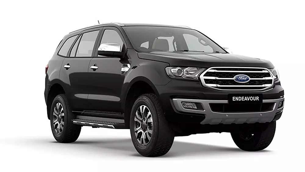 চালকলে থাকা দামি গাড়ির তালিকায় একটি ফোর্ড এন্ডেভার গাড়িও রয়েছে। সূত্রের খবর, এই গাড়ি চড়েই এসএসকেএমে চিকিৎসা করাতে আসতেন অনুব্রত। গাড়ির নম্বর ডাব্লুউ বি৫৪ ইউ৬৬৬৬। অনুব্রত-ঘনিষ্ঠ ব্যবসায়ী প্রবীর মণ্ডলের নামে এই গাড়িটি রয়েছে। যদিও প্রবীরের দাবি, এই গাড়িটি তাঁর কাছে থেকে হুমকি দিয়ে নিয়ে নেন অনুব্রত। তিনি বলেন, ‘‘ঠিকাদারির টেন্ডার পেতে ৪৬ লক্ষ টাকা দিয়েছিলাম বিশ্বকর্মা পুজোর সময়। নগদ পাঁচ কোটি টাকাও দেওয়া হয়েছিল অনুব্রত মণ্ডলকে। সেই টেন্ডার তো পেলামই না, উল্টে টাকা আর গাড়়ি ফেরত চাইতে গেলে হুমকি দেওয়া হয়। সর্ব ক্ষণ গাঁজার কেসের ভয় দেখাত।’’