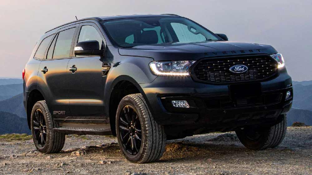 ফোর্ড এন্ডেভার গাড়িটির দাম প্রায় ৩৬ লক্ষ টাকা। সাত আসনের এই এসইউভি ২০০৩ সালে প্রথম ভারতের বাজারে এসেছিল।