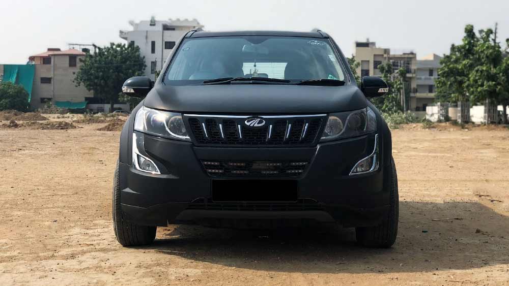 চালকলের গ্যারেজ থেকে উদ্ধার হওয়া এই মহিন্দ্রা-৫০০ গাড়িটি কোন বছরের মডেল তা এখনও জানা যায়নি। তবে যখন এই গাড়িটি প্রথম বাজারে আসে তখন এর দাম ছিল সাড়ে ১২ লক্ষ টাকার কাছাকাছি। তবে এই গাড়ির নতুন মডেলের দাম প্রায় ২১ লক্ষ টাকা।