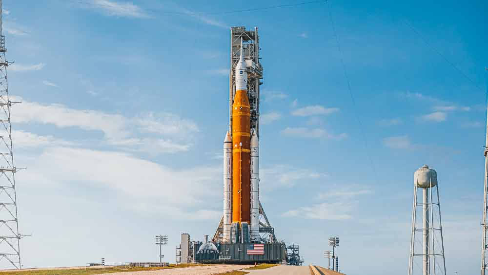 নাসা সূত্রে খবর, ওরিয়ন মহাকাশযানটি কোনও মহাকাশ স্টেশনে ঘাঁটি না গেড়েই সফর চালিয়ে যাবে। এই মিশনে ওরিয়নের পাশাপাশি এসএলএস রকেটেরও ক্ষমতা জানা যাবে বলে আশা করছেন নাসার বিজ্ঞানীরা।