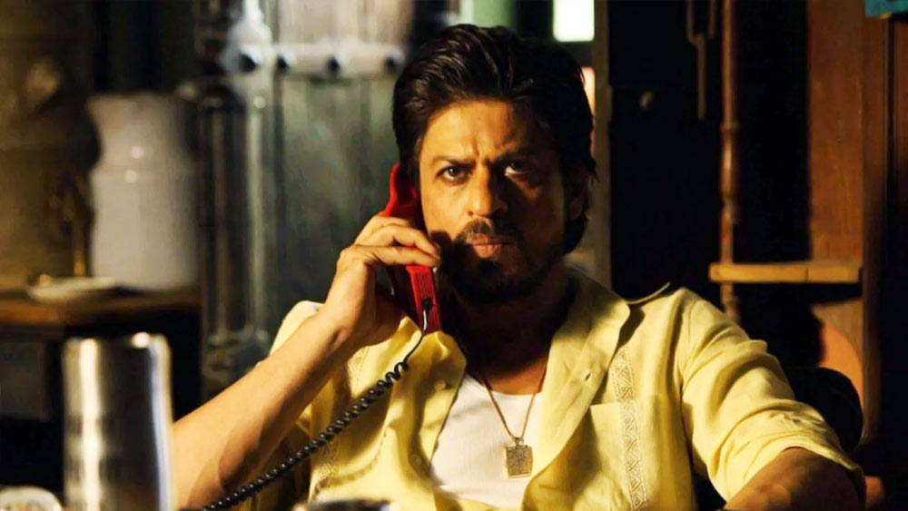 বলিউডের ‘বাদশা’। সাফল্যের চূড়ায় থাকা শাহরুখের কাছে বেশির ভাগ সময়েই প্রাণনাশের হুমকি আসে। এমনকি, তাঁকে একটি ছবিতে অভিনয় করতে রাজি করানোর জন্যও এক কুখ্যাত অপরাধী শাহরুখকে মেরে ফেলার হুমকি দেন।