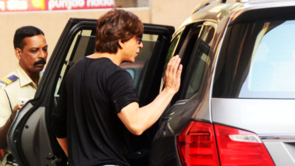 শাহরুখের কাছে মার্সিডিজ বেঞ্জের এস৬০০ গার্ড মডেলটি রয়েছে। জেট ব্ল্যাক রঙের এই গাড়িটি গ্রেনেড হামলা প্রতিরোধে সক্ষম। এই গাড়িটির মূল্য ১০ কোটি টাকা।