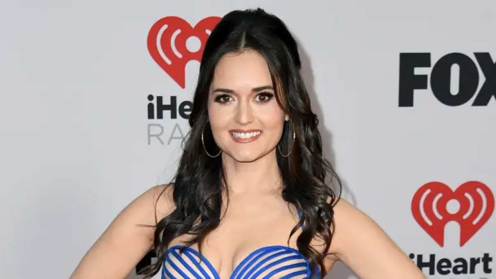 খুব ছোটবেলায় স্কুলে পড়াশোনা করার সময় থেকেই অভিনয়ে জগতে হাতেখড়ি ড্যানিকার। ‘দ্য ওয়ান্ডার্স ইয়ার’ নামে একটি টিভি সিরিয়াল করে রাতারাতি জনপ্রিয় হয়ে ওঠেন ড্যানিকা।