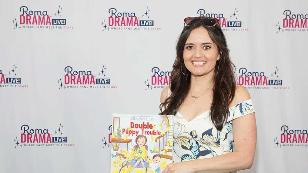 গবেষণার পাশাপাশি অঙ্ক নিয়ে অনেকগুলি বইও লিখে ফেলেন ড্যানিকা। তাঁর লেখা প্রথম গণিতের বই ‘ম্যাথ ডাজ নট সাক’-এর  জন্য প্রচুর প্রশংসা কুড়িয়েছেন ড্যানিকা। এই বইয়ের জন্য একাধিক পুরস্কারও পান।