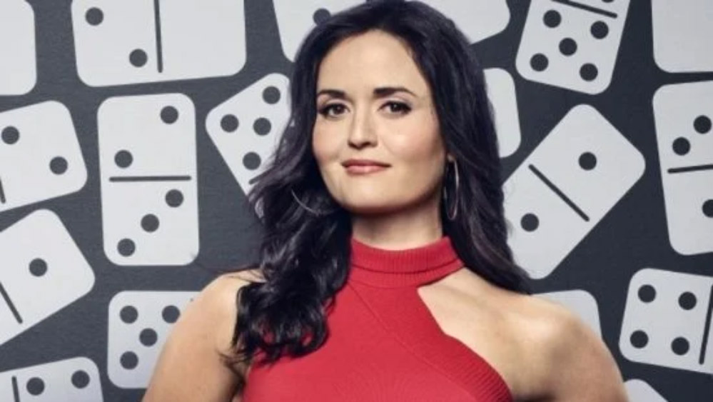 রুপোলি পর্দার জাঁকজমক ছেড়ে অন্য কিছু করার ইচ্ছে নিয়ে সাধারণ জীবনে ফিরে আসা এবং সমান তালে দু’দিকই সামলানো, এমন ব্যক্তিত্বের খোঁজ পাওয়া বিরল। সম্ভব করে দেখিয়েছেন ড্যানিকা।