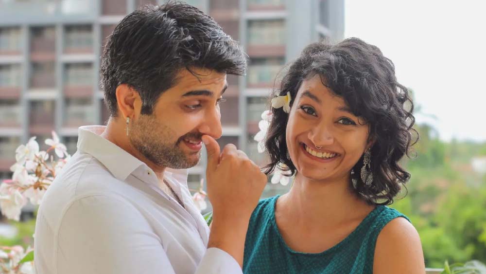 তানিশার কাছে নিজের বিবাহিত জীবন নিয়ে কোনও দিন কোনও লুকোছাপা করেননি আশিস। বরাবর বিয়ে নিয়ে খোলামেলাই ছিলেন তিনি। আশিস, তানিশাকে এ-ও জানিয়েছিলেন, তিনি তাঁর স্ত্রীকে খুবই ভালবাসেন এবং নিজের স্ত্রীকে ছেড়ে যাওয়ার কোনও ইচ্ছা তাঁর নেই। এই সব কথা শুনেও আশিসের সঙ্গেই প্রেম চালিয়ে যাওয়ার সিদ্ধান্ত নেন তানিশা।