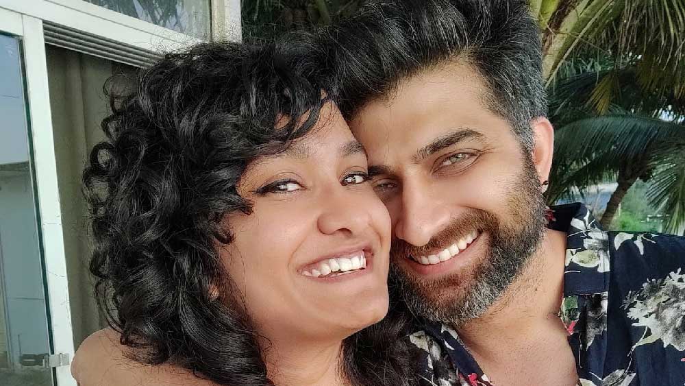 শ্বেতা-আশিস-তানিশা তিন জনেই ধীরে ধীরে বুঝতে পারেন, তাঁরা একে অপরের সঙ্গে থাকতে চান এবং এক বাড়িতেই থাকতে চান। আশিস এবং তানিশার শারীরিক সম্পর্ককেও সহজেই স্বীকৃতি দেন শ্বেতা।