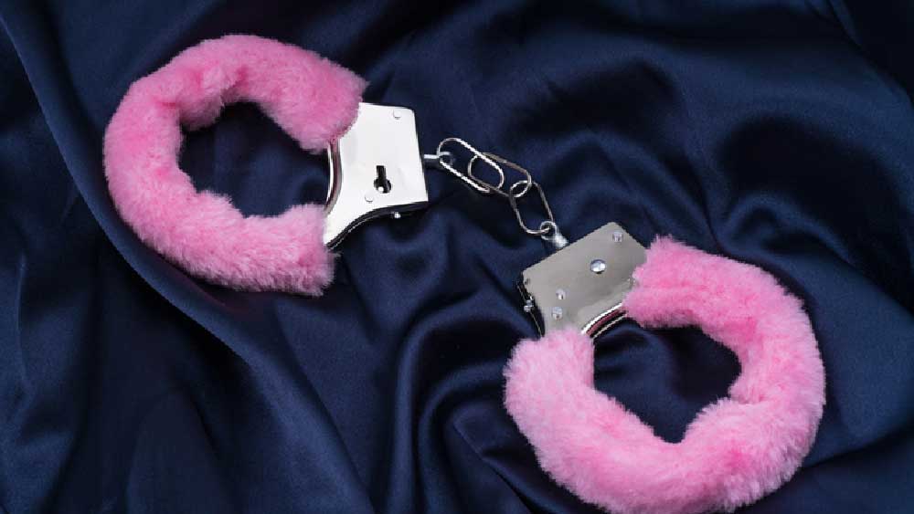 ওই ইনস্টাগ্রাম অ্যাকাউন্ট থেকে আদর-পুতুলও বিক্রি করা হয়।