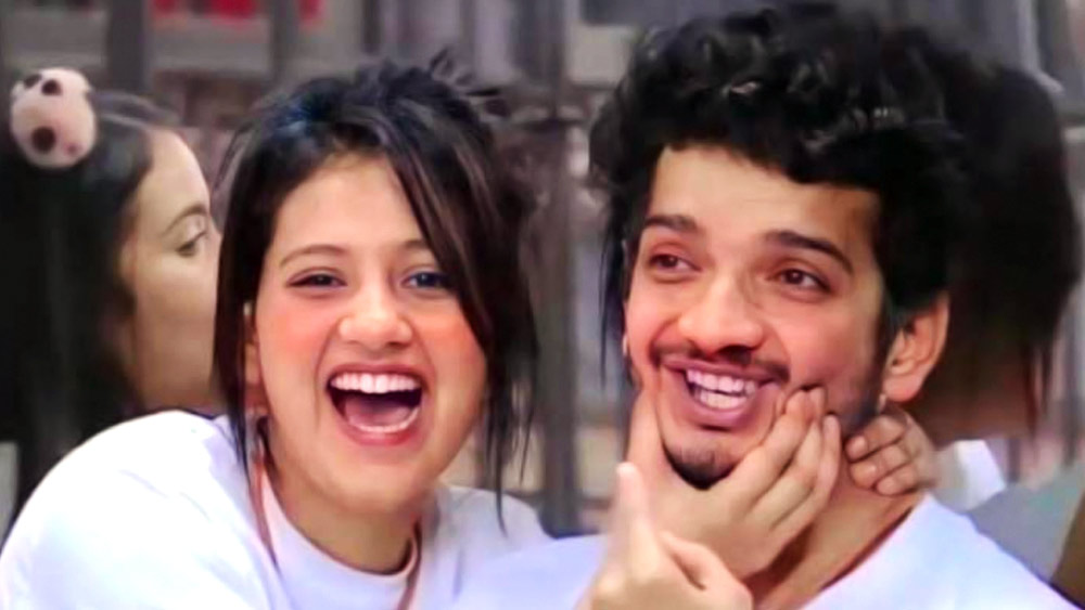 এতেই শেষ নয়। ‘লক আপে’ মুনাওয়ারকে দেখার পর সটান তাঁকে মনের কথা খুলে বলেছিলেন অঞ্জলি। দুষ্টু লোকেদের অবশ্য দাবি, এ সবই ছিল লোকদেখানো!