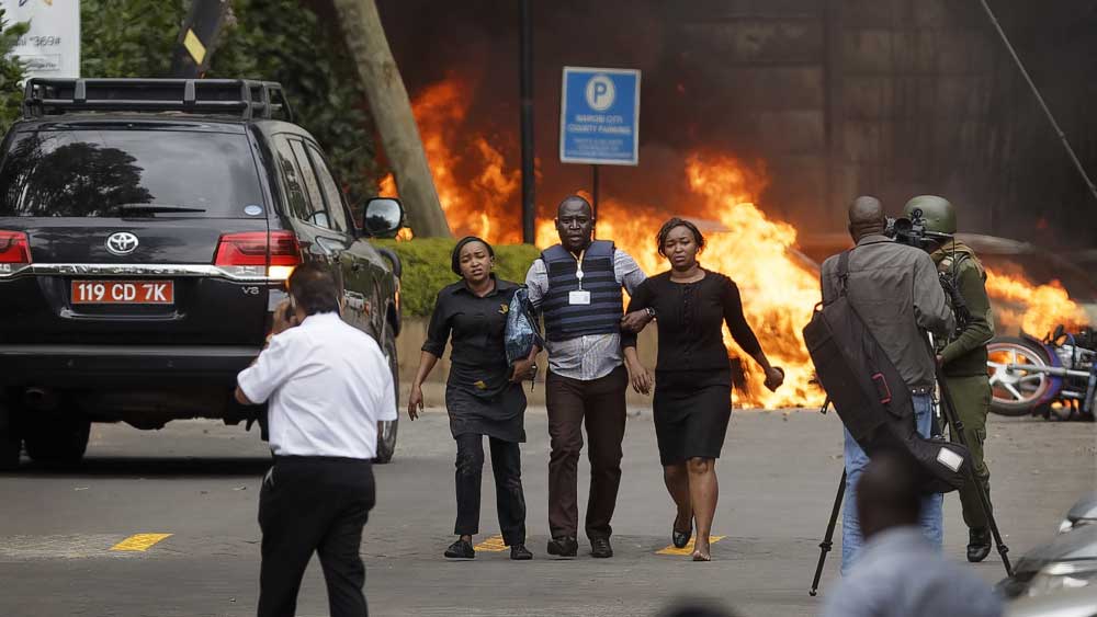 ২০০৮ সালে আমেরিকা নিষিদ্ধ ঘোষণা করে আল শাবাবকে। সংগঠনের প্রধান, সোমালি জঙ্গিনেতা আহমেদ উমর ২০১৫ সাল থেকে রয়েছেন ওয়াশিংটনের জঙ্গি তালিকায়।