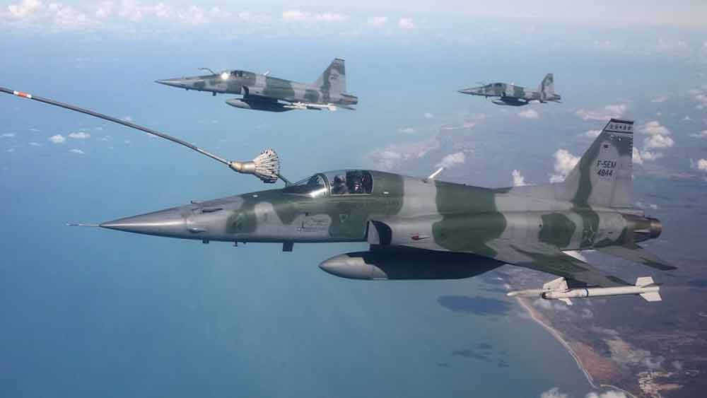 আল শাবারের মোকাবিলায় কয়েক বছর আগে ‘বালাকোট কৌশল’ নিয়েছিল কেনিয়া। সোমালিয়ার আকাশসীমায় ঢুকে বিমানহানা চালিয়ে জঙ্গি সংগঠনটির কয়েকটি ঘাঁটি ধ্বংস করে দেওয়া হয়েছিল।