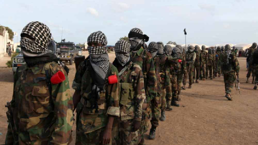 কিন্তু আল শাবারের রমরমা কমেনি। এই মুহূর্তে দক্ষিণ সোমালিয়ার বিস্তীর্ণ অংশে সমান্তরাল সরকার চালাচ্ছে তারা। সেখানে জঙ্গল ও পাহাড়ঘেরা এলাকায় রয়েছে একাধিক প্রশিক্ষণ শিবির।