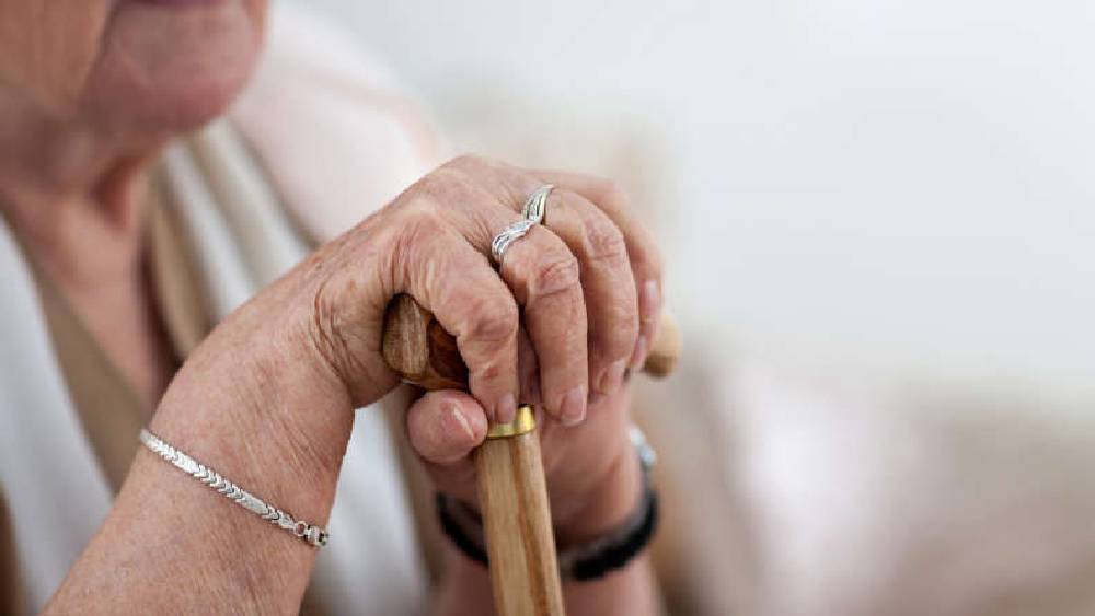 কেবল দীর্ঘায়ু হওয়াই যথেষ্ট নয়,  সে ক্ষেত্রে সুস্থ ভাবে বাঁচাও জরুরি।