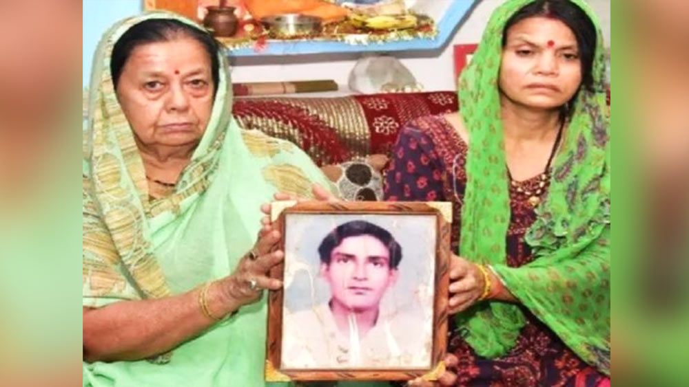 সম্প্রতি সিয়াচেন থেকে ল্যান্সনায়েকের দেহ উদ্ধার করতে পেরেছেন সেনা জওয়ানেরা। ১৯৮৪ সালের ২৯ মে ‘অপারেশন মেঘদূতের’ অঙ্গ হিসাবে সিয়াচেনে নিয়মমাফিক টহলদারি চালাচ্ছিলেন চন্দ্রশেখর। সে সময়ই এক তুষারঝড়ে চাপা পড়েছিলেন সেনাবাহিনীর ২০ জন। তাঁদের মধ্যে ১৫ জনের দেহ উদ্ধার করা গেলেও বাকিদের খোঁজ পাওয়া যায়নি। ওই পাঁচ জনের মধ্যে ছিলেন ল্যান্সনায়েক চন্দ্রশেখরও।