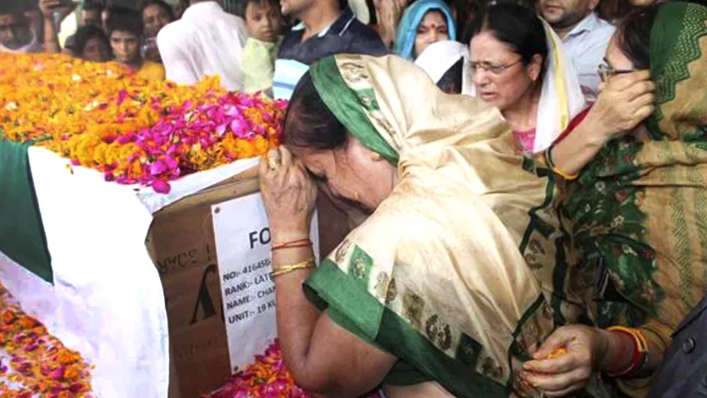 দিনের পর দিন কেটে গেলেও আশাহত হননি শান্তিদেবী। তিনি বলেন, ‘‘ভাবতাম, ওকে বোধ হয় পাক সেনারা বন্দি করে রেখেছেন। এমন নানা চিন্তাই আসত মনে।’’ তবে ১৩ অগস্ট ল্যান্সনায়েকের দেহ পাওয়ার খবর শুনে তাঁদের সমস্ত আশা শেষ হয়ে গিয়েছে। সংবাদমাধ্যমের প্রশ্নের জবাব দিতে গিয়ে প্রতি মুহূর্তে কান্নায় ভেঙে পড়ছেন শান্তিদেবীরা।