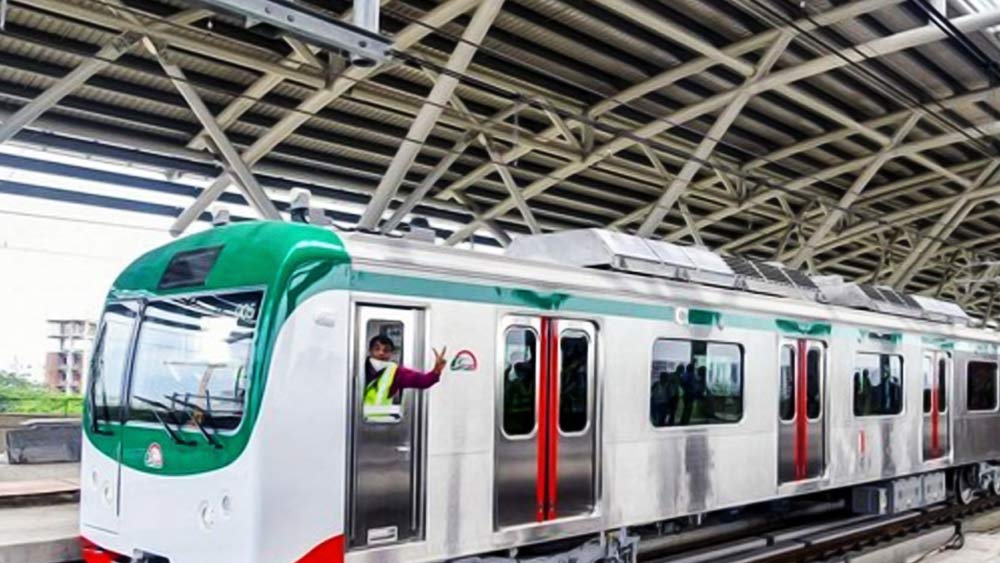  ‘স্টেশন প্লাজা’ ব্যবস্থায় যাত্রী সাধারণের কথা ভেবে মেট্রো স্টেশনে খাবারও পাওয়া যাবে। 