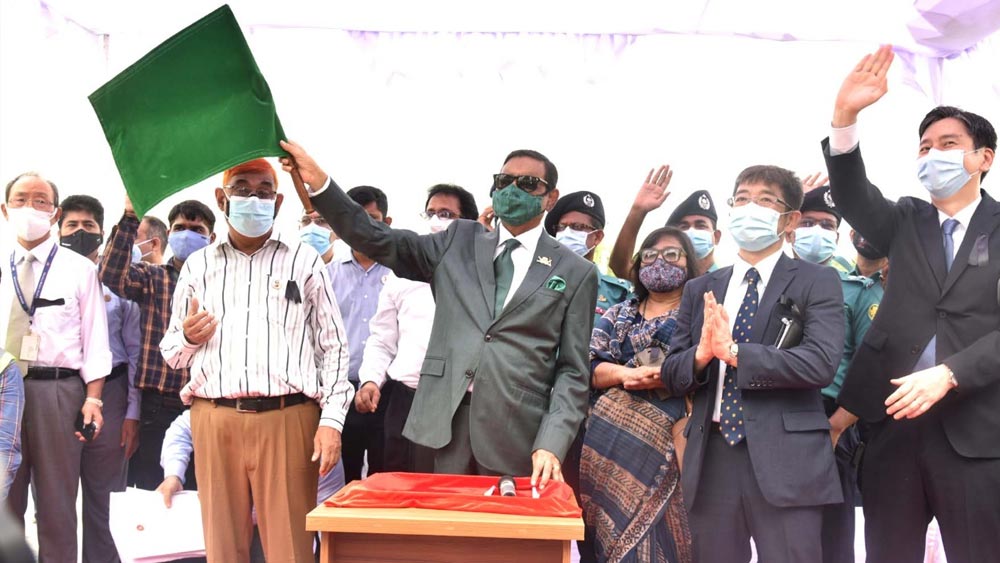 ২০১২ সালে মেট্রোরেল প্রকল্প নেওয়া হয়। ২০১৬ সালে শুরু হয় প্রকল্পের কাজ। ২০২৪ সালের জুনে মেট্রোরেল প্রকল্প শেষ হওয়ার কথা থাকলেও পরে তা ২০২৫ সালের ডিসেম্বর পর্যন্ত বর্ধিত করার প্রস্তাব দেওয়া হয়েছে। 