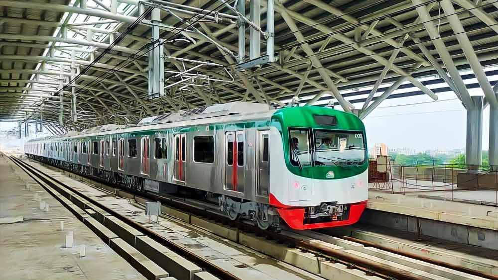 প্রথম দিকে মেট্রোরেল প্রকল্পের ব্যয় ছিল প্রায় ২২ হাজার কোটি টাকা। পরে সাড়ে ১১ হাজার কোটি টাকা ব্যয় বৃদ্ধির প্রস্তাব দেয় ডিএমটিসিএল। অনুমোদন পেলে প্রকল্পের ব্যয় দাঁড়াবে ৩৩ হাজার ৪৭২ কোটি টাকা।