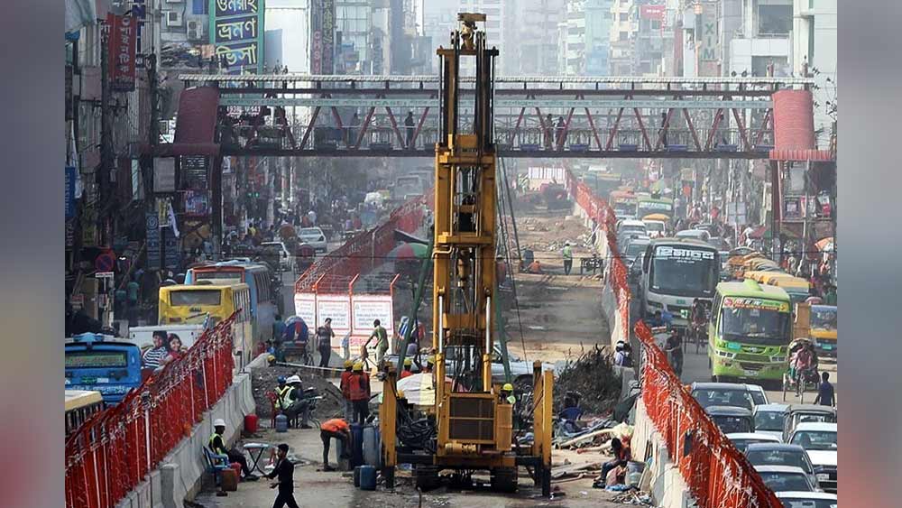 জাপান থেকে মেট্রোর রেক ঢাকায় আনা হচ্ছে। ইতিমধ্যেই ১৫টি ট্রেন আনা হয়েছে। আরও ন’টি ট্রেনের আসার কথা।