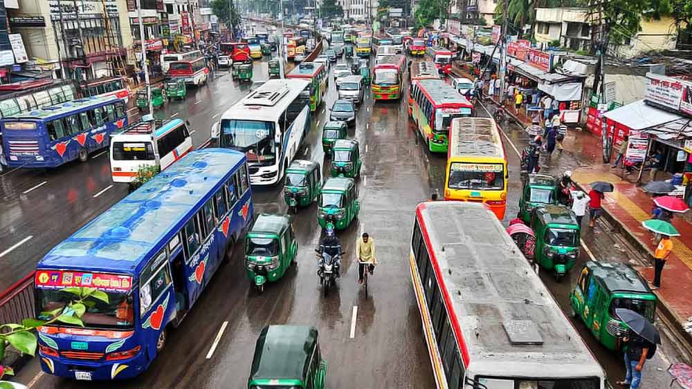 ঢাকা মেট্রোরেল নির্মাণ ও পরিচালনার দায়িত্বে রয়েছে ‘ঢাকা মাস ট্রানজিট কোম্পানি লিমিটেড’ (ডিএমটিসিএল)। ওই সংস্থা সূত্রে জানা গিয়েছে, উত্তরা, আগারগাঁও, ফার্মগেট, কমলাপুর স্টেশনে এই প্লাজা তৈরি করা হবে। 