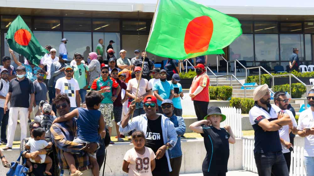 জানা গিয়েছে, মেট্রোরেলের চালকের মধ্যে এক মহিলাও রয়েছেন। স্টেশন নিয়ন্ত্রণ পদেও রয়েছেন এক মহিলা।