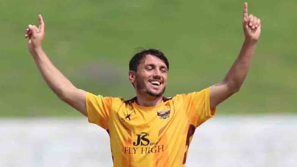 দলে জায়গা করে নিতে পারেন জামান খান। ২০ বছরের তরুণ পেসার পাকিস্তান সুপার লিগে খেলেন লাহৌর কলন্দর্সের হয়ে। তাঁকে তুলনা করা হয় লসিথ মালিঙ্গার সঙ্গেও। তরুণ ডান হাতি পেসার পিএসএলে আফ্রিদির দলে খেলেও নজর কেড়েছিলেন।