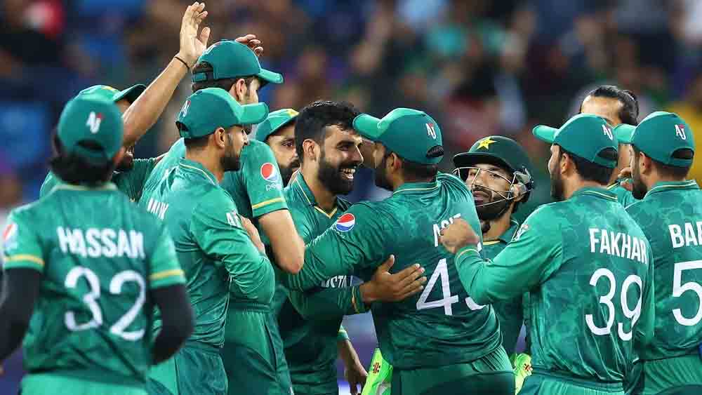 এশিয়া কাপের জন্য পাকিস্তানের যে ১৫ জনের দল ঘোষণা করা হয়েছিল, সেই দলে আফ্রিদিকে বাদ দিয়ে রয়েছেন চার পেসার। হ্যারিস রউফ, নাসিম শাহ, মহম্মদ ওয়াসিম জুনিয়র এবং শাহনাওয়াজ দাহানি। এই চার পেসারের উপরই ভরসা রাখতে পারে পাকিস্তান। নতুন করে কারও নাম ঘোষণা করা হবে কি না তা এখনও নিশ্চিত ভাবে বলা যাচ্ছে না।