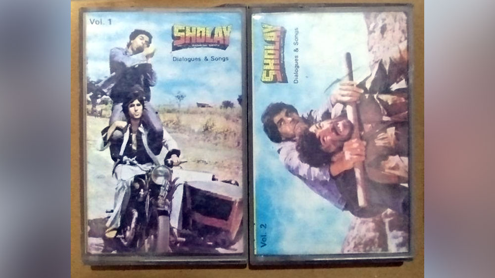 এই ছবির প্রতিটি সংলাপ জনপ্রিয়তার এমন পর্যায়ে পৌঁছেছিল যে, আলাদা ভাবে সংলাপের জন্য অডিয়ো ক্যাসেট প্রকাশ করতে বাধ্য হন প্রযোজক-পরিচালকরা। ক্যাসেট মুক্তির পর প্রায় পাঁচ লক্ষ অডিও ক্যাসেট বিক্রি হয়েছিল। ৭০-এর দশকের সর্বাধিক বিক্রিত অডিও ক্যাসেট ছিল এটি।