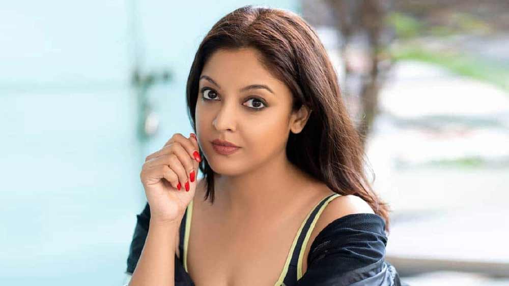 ২০০৯ সালে মুক্তি পায় ‘হর্ন ওকে প্লিজ’ ছবিটি। এই ছবিতে একটি নাচের দৃশ্যে অভিনয় করতে দেখা যায় তনুশ্রী দত্তকে। নানা পটেকর এই ছবির মুখ্য চরিত্রে ছিলেন। শ্যুটিং চলাকালীন তাঁর সঙ্গে অশালীন আচরণ করেন অভিনেতা, এমনই অভিযোগ করেন তনুশ্রী।