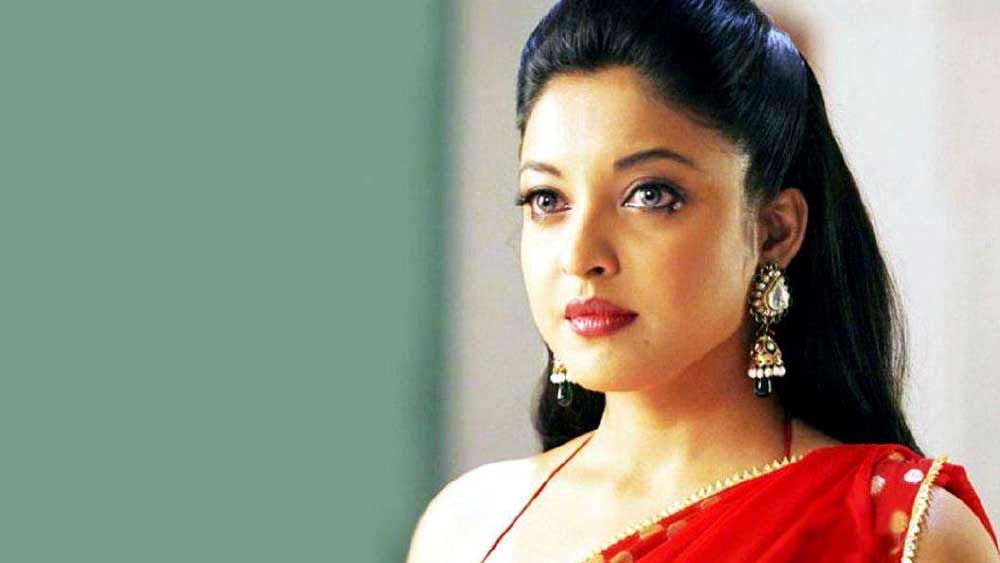 এই ঘটনা অস্বীকার করে তনুশ্রীর বিরুদ্ধে মানহানির অভিযোগ করেন নানা। এর ফলে অভিনেত্রীর কেরিয়ারেও প্রভাব পড়ে। তবে নানার বিরুদ্ধে এমন গুরুতর অভিযোগ সহজে মেনে নিতে পারেননি অনেকেই।