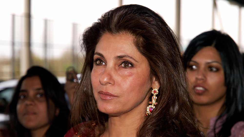 কিন্তু বলিউডের আরও এক অভিনেত্রী নানা সম্পর্কে মন্তব্য করায় এই ঘটনাটি নতুন মোড় দেয়। এক বার এক সাক্ষাৎকারে অভিনেত্রী ডিম্পল কাপাডিয়ার কাছে নানা পটেকর সম্পর্কে জানতে চাওয়া হয়।