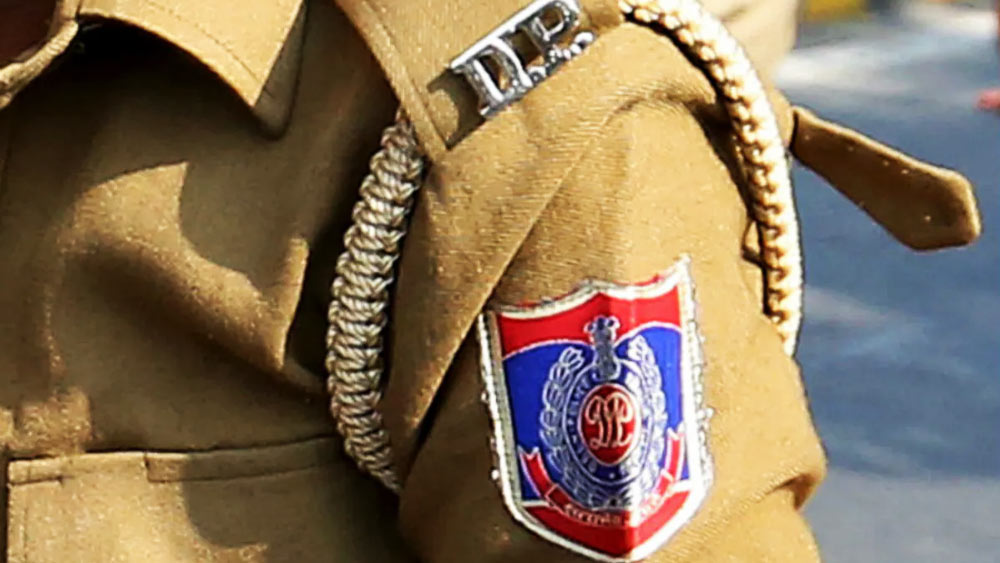 ১৪ অগস্ট সকালে দিল্লির এমজি রোড এলাকা থেকে প্রবীণকে পাকড়াও করেছিলেন দিল্লি পুলিশের স্পেশাল সেলের আধিকারিকেরা। গোপন সূত্রে খবর পেয়ে এমজি রোডে আগে থেকেই ওত পেতেছিলেন তাঁরা।