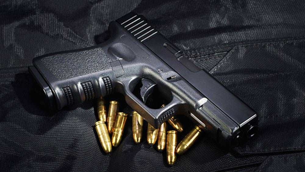 প্রবীণের কাছ থেকে একটি পিস্তল-সহ চারটি তাজা কার্তুজ বাজেয়াপ্ত করা হয়েছে বলে জানিয়েছে পুলিশ। গ্রেফতারির পর তাঁকে ছ’দিনের পুলিশ হেফাজতে নেওয়া হয়েছিল। সেখানে একপ্রস্ত জেরার পর শনিবার পটিয়ালা হাউস কোর্টে তোলা হয়েছিল প্রবীণকে।