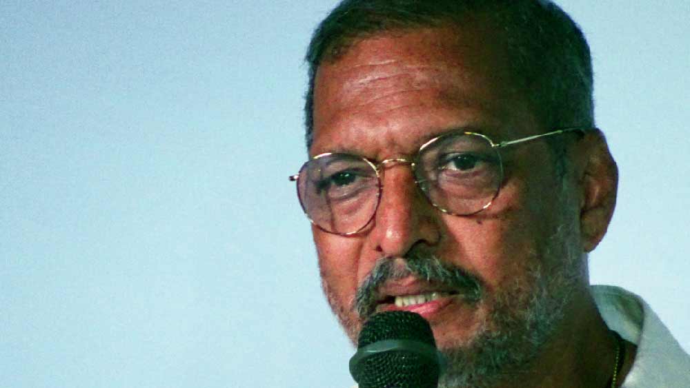 সাফল্যের শীর্ষে থাকা এমন এক জন অভিনেতাকে হঠাৎ ‘বিরক্তিকর’ বলার কারণ কী? এই প্রসঙ্গে জিজ্ঞাসা করা হলে তিনি জানান, নানা পটেকরের জীবনে একটি ‘অন্ধকার দিক’ রয়েছে।