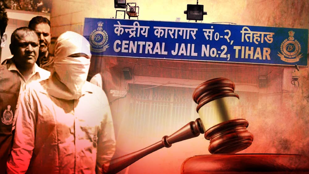 প্রবীণের গ্রেফতারিতে কাজে আসে, এমন কোনও তথ্য কেউ দিতে পারলে সেই ব্যক্তিকে ৫০ হাজার টাকার পুরস্কার দেওয়ার কথা ঘোষণা করেছিল পুলিশ। তা সত্ত্বেও এত দিন তাঁকে ধরা সম্ভব হয়নি। অবশেষে পুলিশের জালে পড়লেন প্রবীণ।