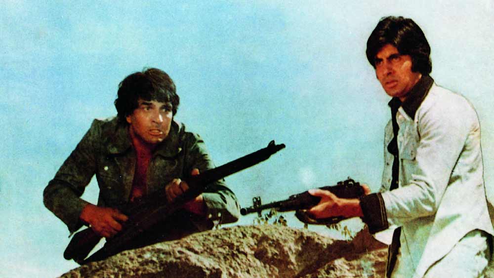 ‘জয়-বীরু’-এর বন্ধুত্বের সম্পর্ক এখনও দর্শকদের প্রিয়। কলেজ জীবনে বীরেন্দ্র সিংহ ব্যাস ও জয় সিংহ রাও নামে সেলিম খানের দুই বন্ধু ছিলেন। তাঁদের নাম অনুসারেই ছবিতে দুই চরিত্রের নাম রাখা হয়েছিল।