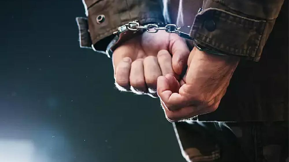 পুলিশ তদন্ত করতে নেমেছে শুনে বাকিদের খুন করার পরিকল্পনা কিছু দিনের জন্য স্থগিত রাখে যুগল। খুনের প্রায় দু’মাস হতে যাওয়ায় সিদ্ধলিঙ্গাপ্পা মনে করে তাকে পুলিশ আর ধরতে পারবে না। কিন্তু জুলাইয়ের শেষে এসে পুলিশের জালে ধরা পড়ে সিদ্ধলিঙ্গাপ্পা।