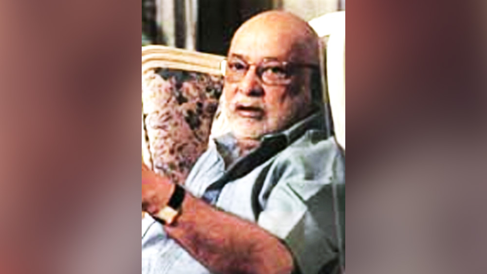 সিনেমাজগতের সঙ্গে সরাসরি যুক্ত না থাকলেও দেবেন্দ্রর জীবন কোনও ফিল্মের চেয়ে কম ছিল না। বিপুল সম্পত্তির মালিক হয়েও তাঁকে নিজের বাড়িঘর ছেড়ে, পরিবার থেকে আলাদা হয়ে যেতে হয়েছিল।