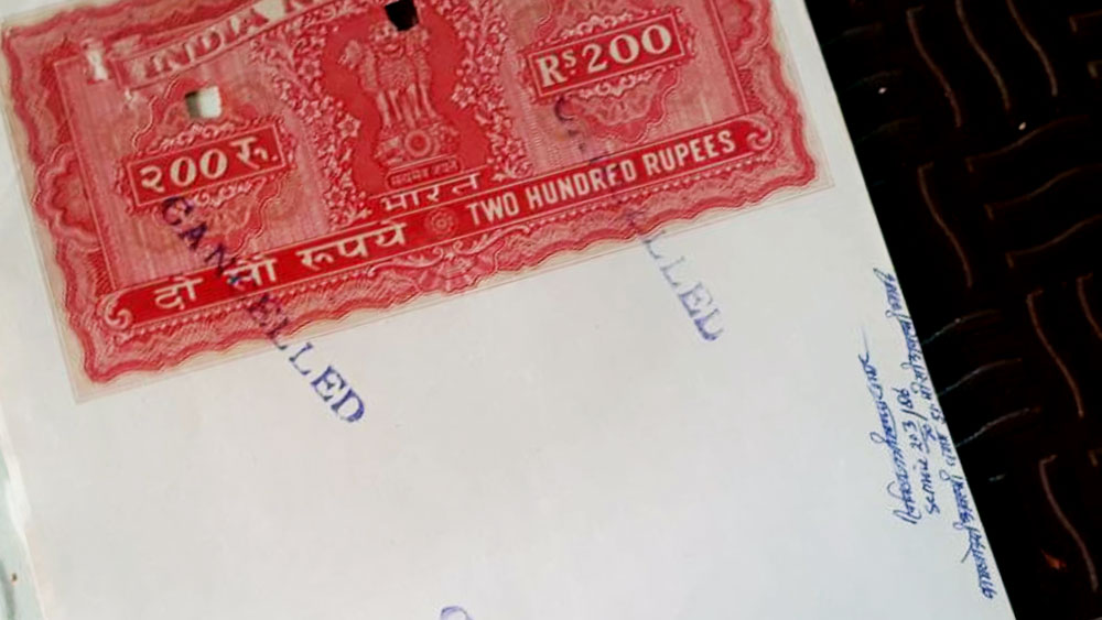 যে হেতু, ছেলে তাঁর মতামতের বিরুদ্ধে ছিলেন তাই বিক্রমের সঙ্গে কোনও রকম সম্পর্ক রাখতে চাননি দেবেন্দ্র। এমনকি, দলিল বানানোর সময় বিক্রমকে সম্পত্তির ভাগও দেননি। সংবাদপত্রে একটি নোটিস জারি করে তাঁর সম্পত্তির পরবর্তী মালিক কে তা জানিয়েছিলেন দেবেন্দ্র।