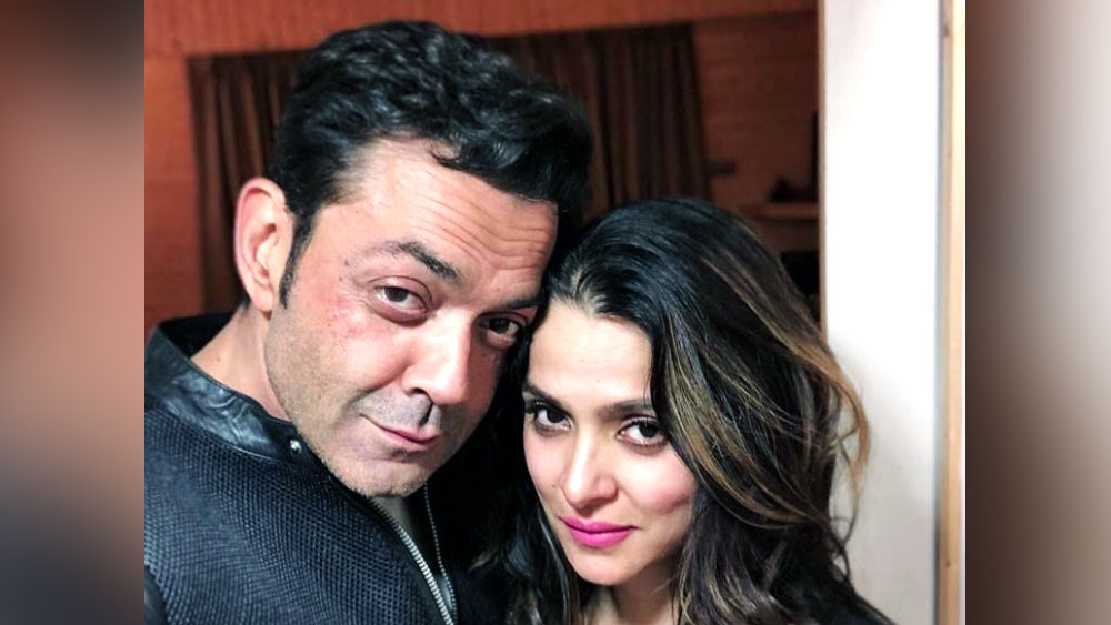 বলিউডের একাংশের দাবি, ববি যদি অভিনয় করা বন্ধ করে দেন, তবুও তাঁর স্ত্রীর যে পরিমাণ সম্পত্তি রয়েছে তার উপর নির্ভর করে তিনি বাকি জীবন কাটিয়ে দিতে পারবেন।