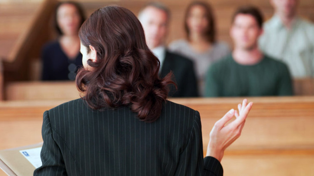 ম্যানহাটনের হার্লেমের ৪৫১ কনভেন্ট অ্যাভিনিউয়ের ওই প্রাসাদের বিরুদ্ধে গত ন’বছরে হাজারো জরিমানার নোটিস জমা পড়েছে। এমনকি, প্রাসাদের সংস্কার না করানোর অভিযোগে একটি মামলাও রুজু করা হয়েছে লিজার বিরুদ্ধে। তবে তাতেও নাকি লিজার হেলদোল নেই।