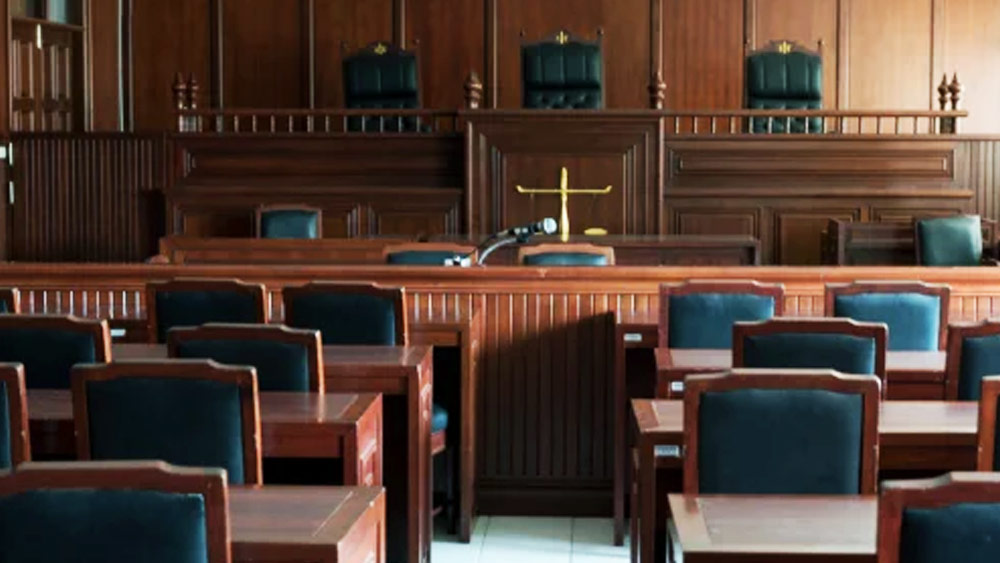 ওই মামলায় আদালতের রায় লিজার বিপক্ষে গেলেও প্রাসাদটির সংস্কার করতে তাঁকে বাধ্য করেননি বিচারক। তবে বছর দুই পরে নিউ ইয়র্কের ডিপার্টমেন্ট অব বিল্ডিংস (ডিওবি) কর্তৃপক্ষ ওই মামলার রায় নিয়ে আবারও নড়েচড়ে বসেছেন। এ বার তাঁরা বদ্ধপরিকর— সংস্কার না করালে প্রাসাদটি ভেঙে ফেলা হবে। এবং তার প্রস্তুতি হিসাবে চলতি মাসে প্রাসাদের নিকাশি এবং জলের লাইনও কেটে দিয়েছে ডিওবি।