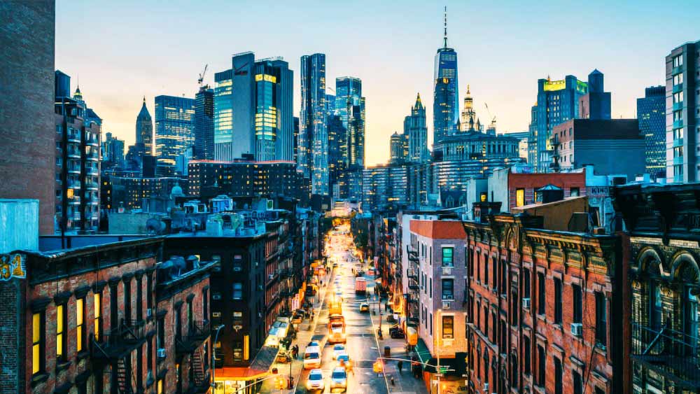 প্রোজ্জ্বলের আরও দাবি, ‘‘এই বিল্ডিংটা ভাঙা পড়ুক, এমনই তো চান লিজা। কারণ আমার মনে হয় যে এর জমির দাম ওঁর কাছে আরও লোভনীয় সওদা। রূঢ় শোনালেও এটাই মনে হয় আমার।’’