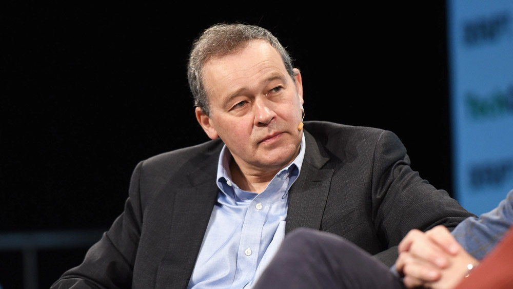 টিম কুকের পরেই রয়েছেন ‘লুসিড’ সংস্থার সিইও পিটার রলিনসন। ভারতীয় মুদ্রা অনুযায়ী, পিটারের বার্ষিক বেতন ৪,৫৯৯ কোটি টাকা।